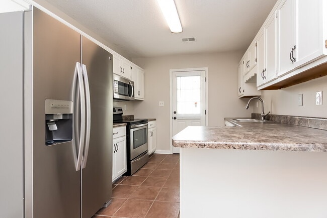 Building Photo - 1886 Towson Ln