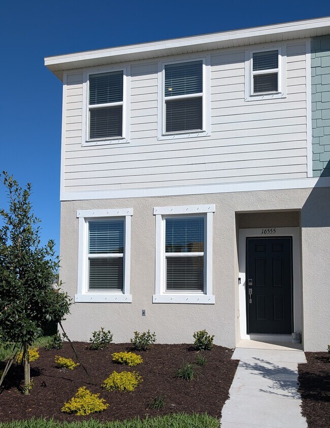 Foto del edificio - 16555 San Nicola Pl