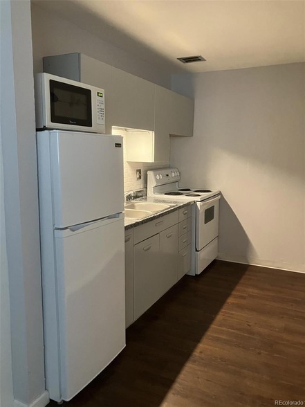 Foto del edificio - 1717 N Paris St