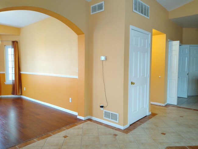 Foto del edificio - Super 2 Bedroom 2 Bath Townhome with 2 Car...