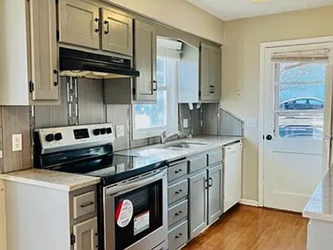 Foto del edificio - 8710 Cherry Ln Ct