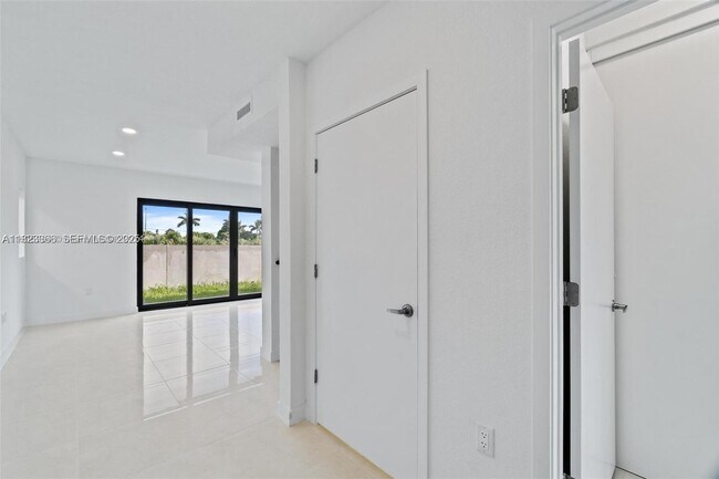 Foto del edificio - 1119 NW 1st St