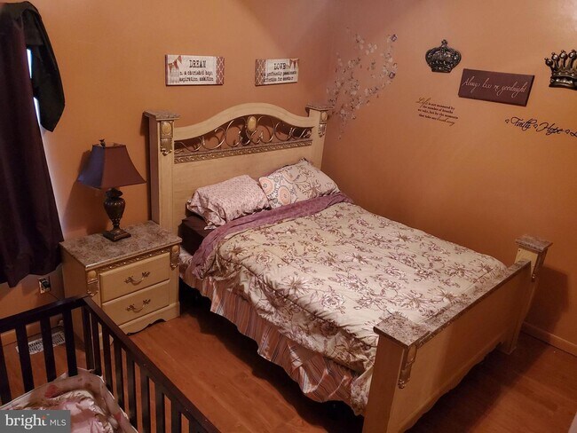 Building Photo - 214 Carver Ave