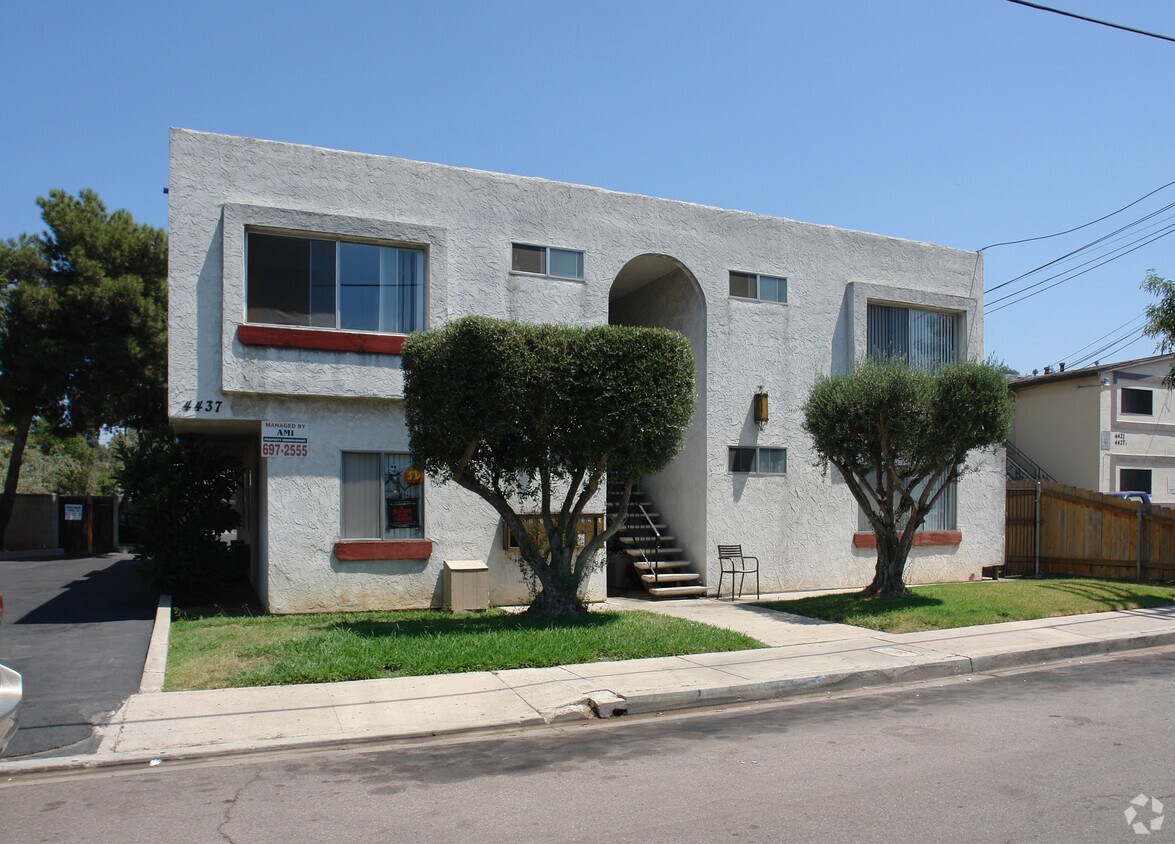 Foto del edificio - 4437 ROSEBUD Ln