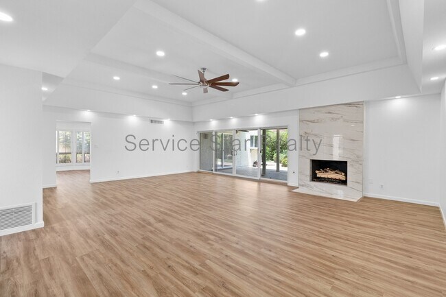 Foto del edificio - 7320 E Rose Ln