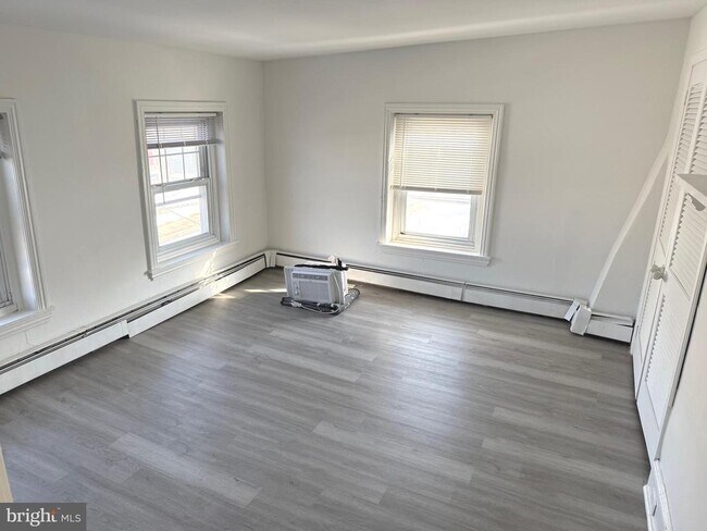 Foto del edificio - 134 N Main St