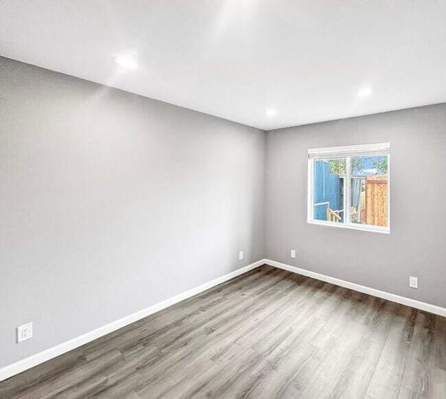 Building Photo - 1 Bedroom 1 Bath Studio For Rent in City Heights.