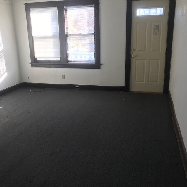 Building Photo - 1401 W Melvina St