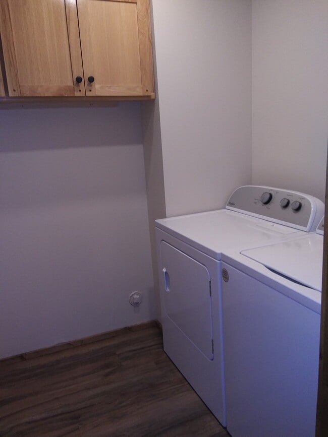 Laundry - 1006 N B St