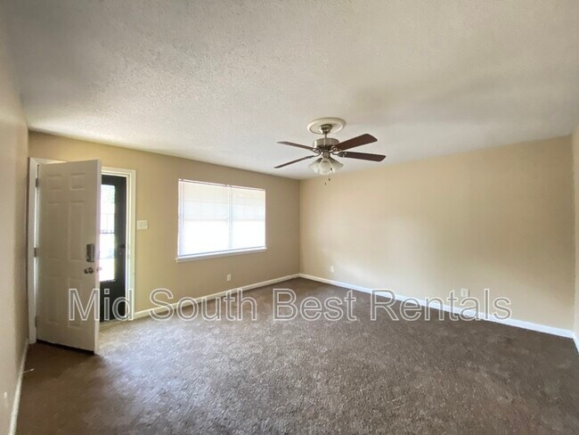 Foto del edificio - 1906 Kelly Dr