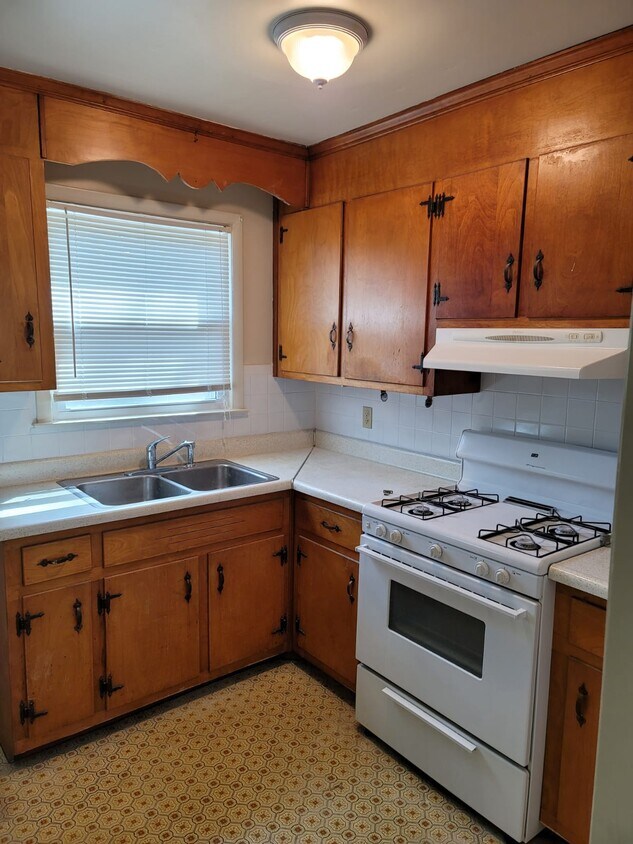 Primary Photo - 1138 Shuford Ave