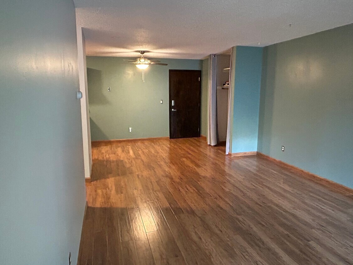 401 E Burnsville Pky Unit 132, Burnsville, MN 55337 Condo for Rent in