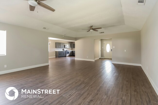 Building Photo - 2662 S Woodloch St