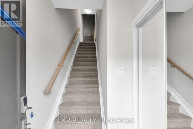 Building Photo - 820 PARNIAN Pvt