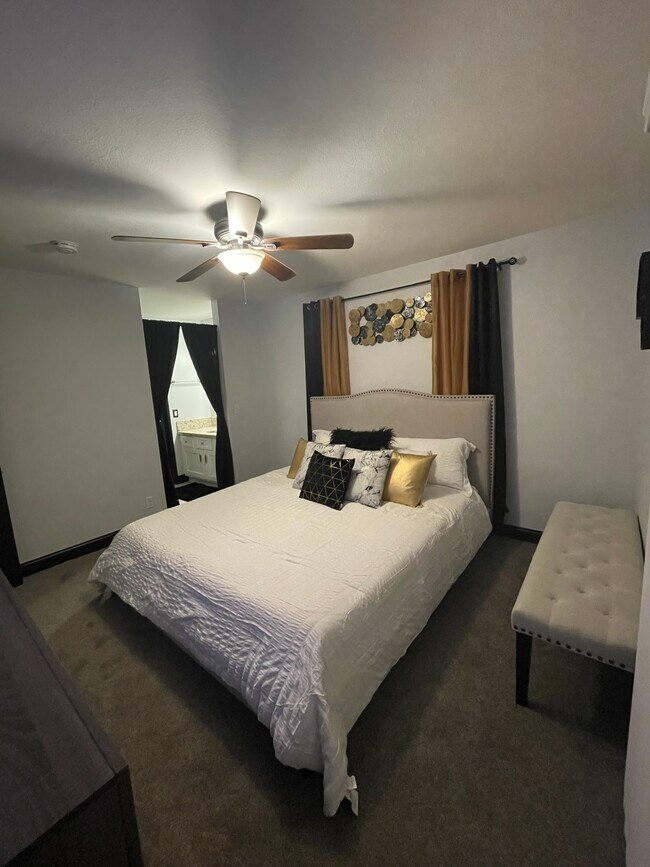 Master Bedroom - 5065 Twilight Canyon Rd