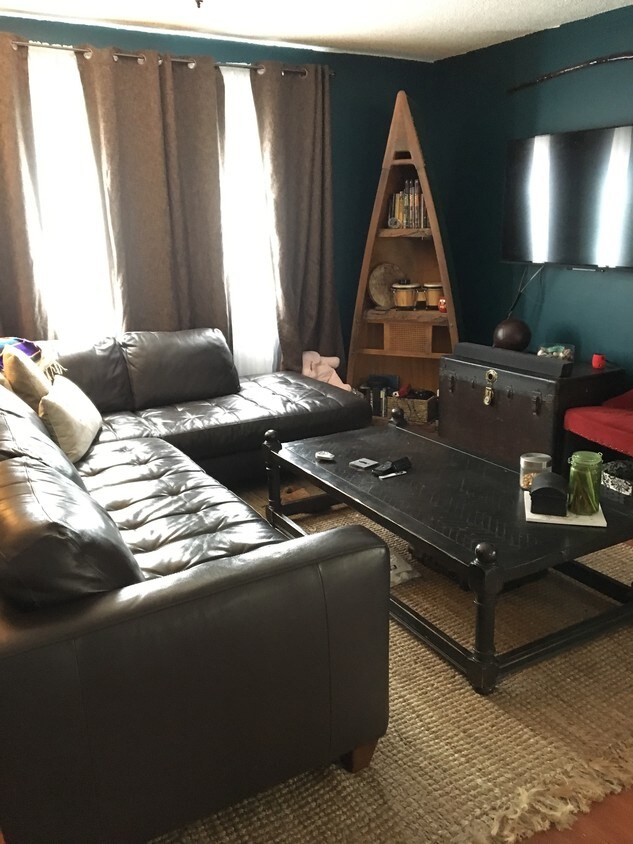 Foto principal - 15216 W Magnolia Blvd