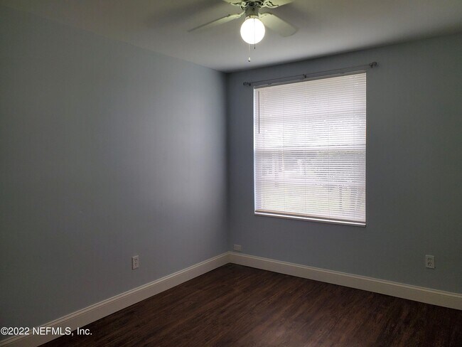 Building Photo - 1325 Solar Cir