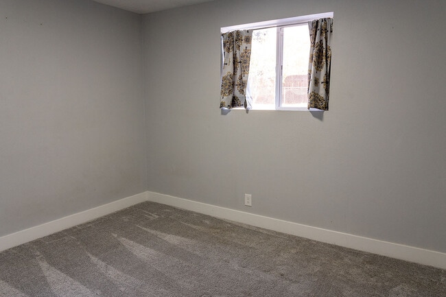 Building Photo - 2000 N Fry St