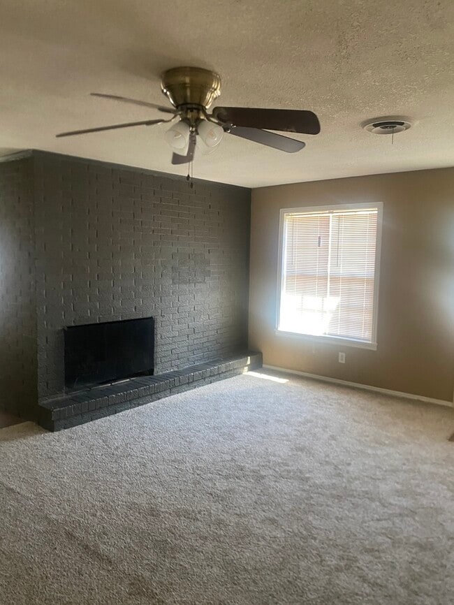 Building Photo - 1507 S Main St