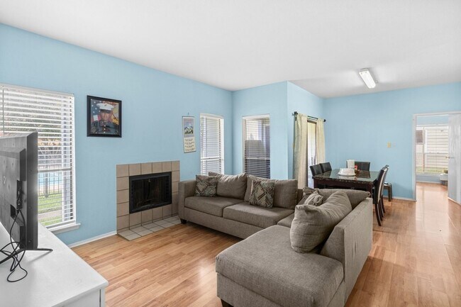 Foto del edificio - 6602 Harbor Town Dr