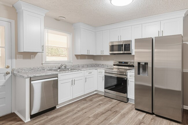 Foto del edificio - Adorable 2 BR duplex in the heart of Mboro!