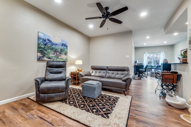 Foto del edificio - 8601 Park Ln