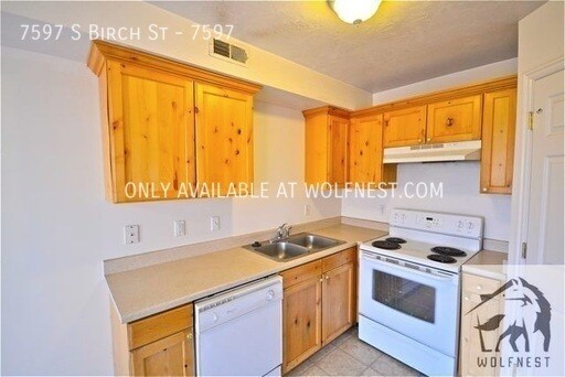 Building Photo - Cozy 3 Bedroom Midvale Townhome! No Deposi...