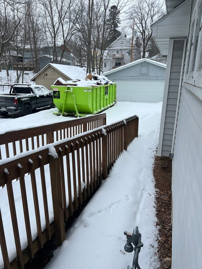 Foto del edificio - Click the “Apply Now” button or email wapmrentals@gmail.com for a prompt response.