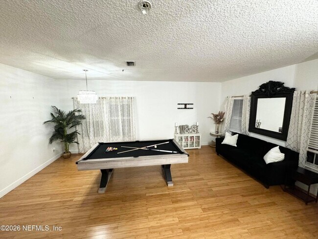 Foto del edificio - 955 Churchhill Ln