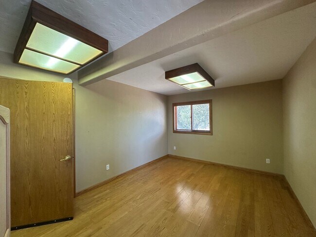 Building Photo - 5182 Buckboard Dr
