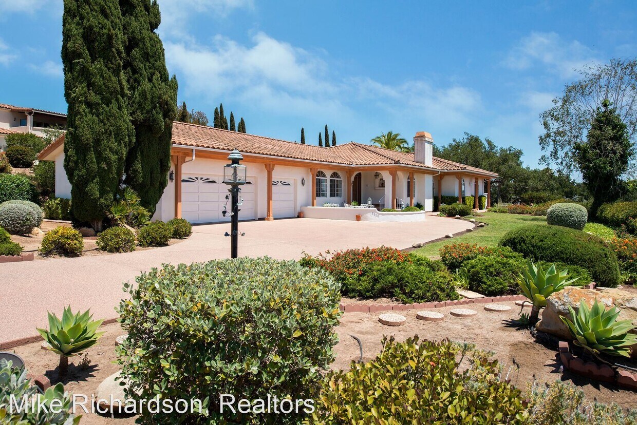 Foto principal - 4 br, 3 bath House - 1110 Camino Del Rio