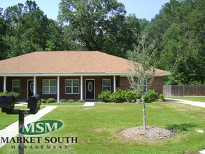 Building Photo - 112 Live Oak St