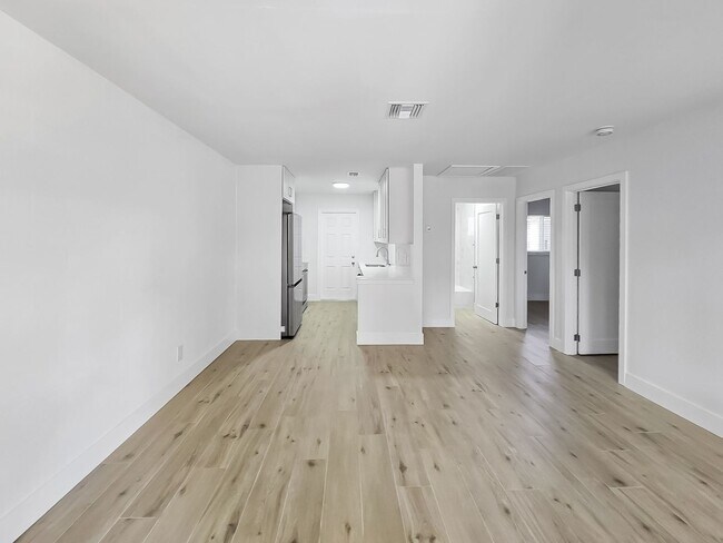 Foto del edificio - Updated Two Bedroom, One Bath Duplex located Near Downtown Palmetto