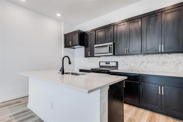 Building Photo - 9915 Schramm St