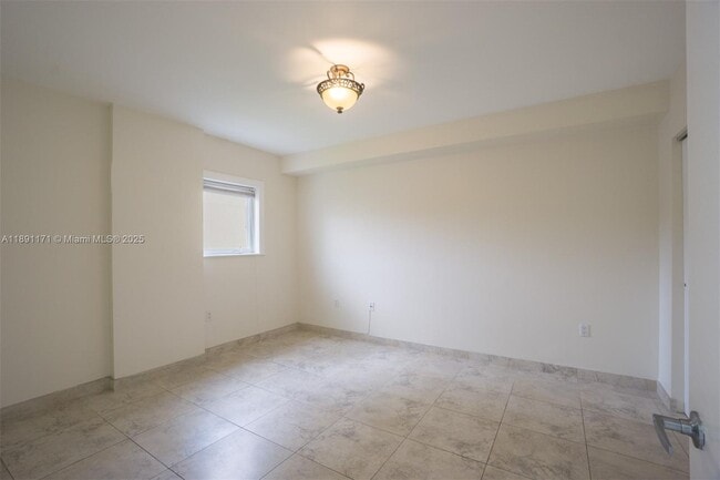 Foto del edificio - 2740 SW 28th Terrace