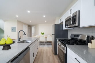 Building Photo - 171 Van Horne St