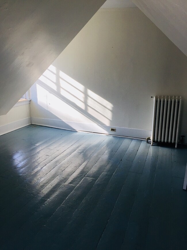 Bedroom - 98 High St
