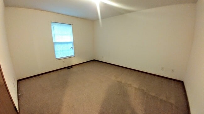 Building Photo - 5602 Valley View Dr