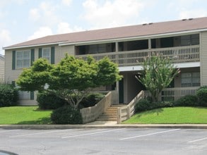 Building Photo - Hunters Pointe