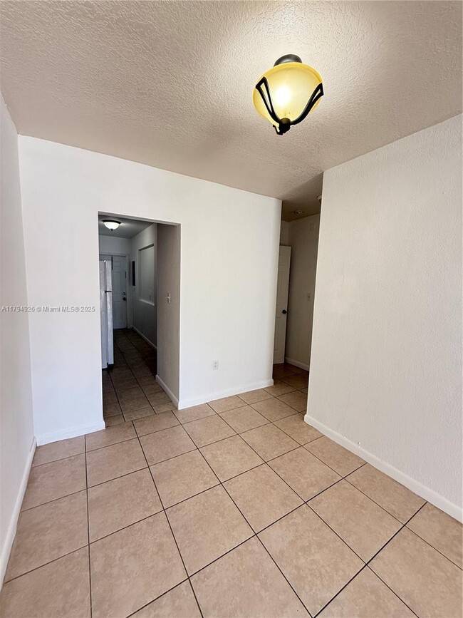 Foto del edificio - 1471 NE 170th St