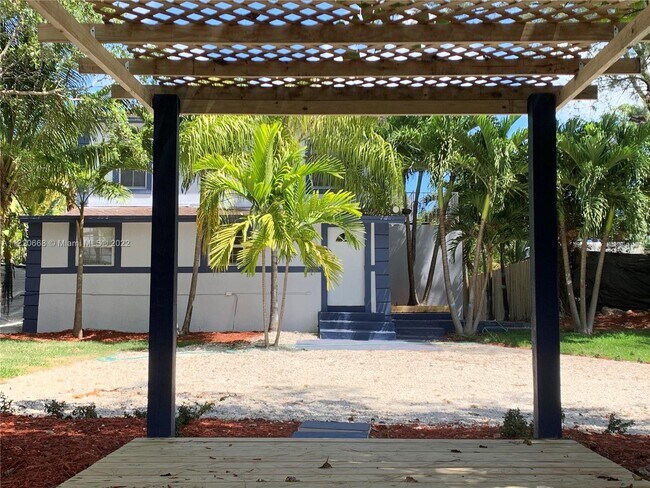 Building Photo - 5707 NE Miami Ct