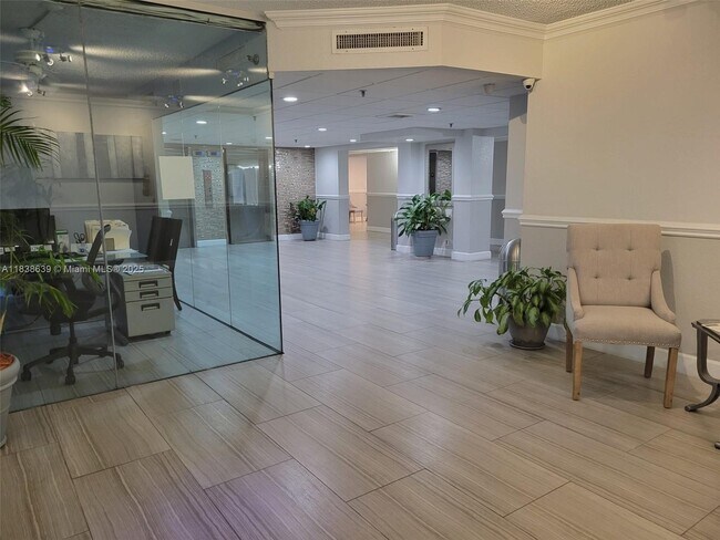 Foto del edificio - 901 Hillcrest Dr