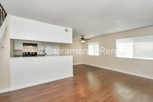 Foto del edificio - Spacious 2bd/1ba Foothill Farms Area Fourp...