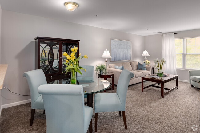 2BR, 2BA - 992 SF - Chestnut Oaks, 55+