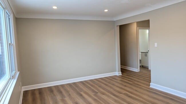 Building Photo - 246 Ste-Anne Av