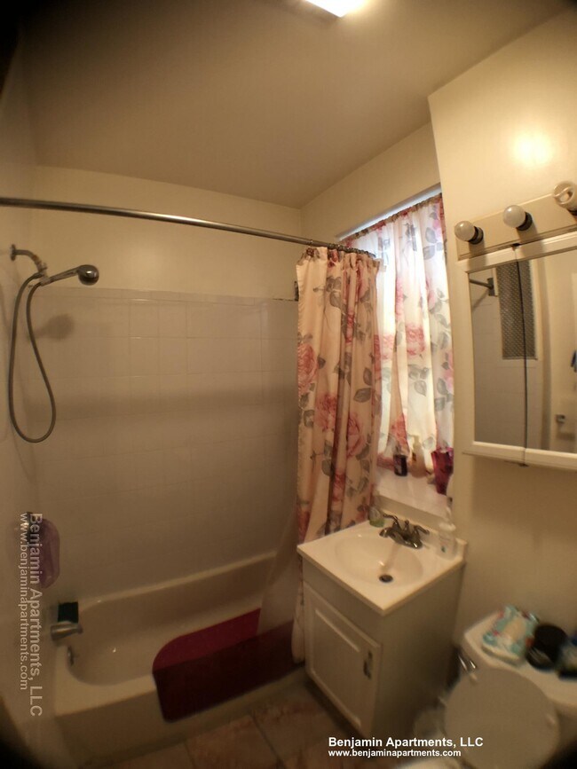 Foto del edificio - 110 Brainerd Rd