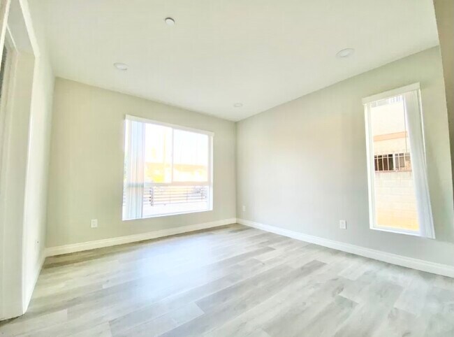 Foto del edificio - 407 N Harvard Blvd