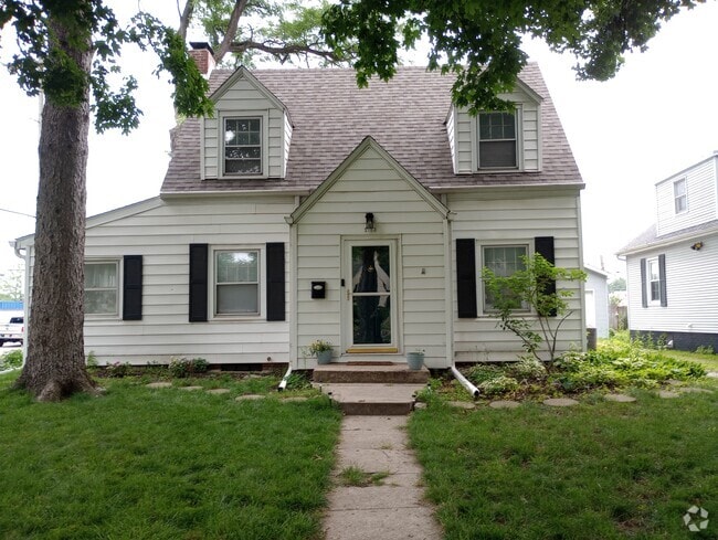 Building Photo - 2153 S State St