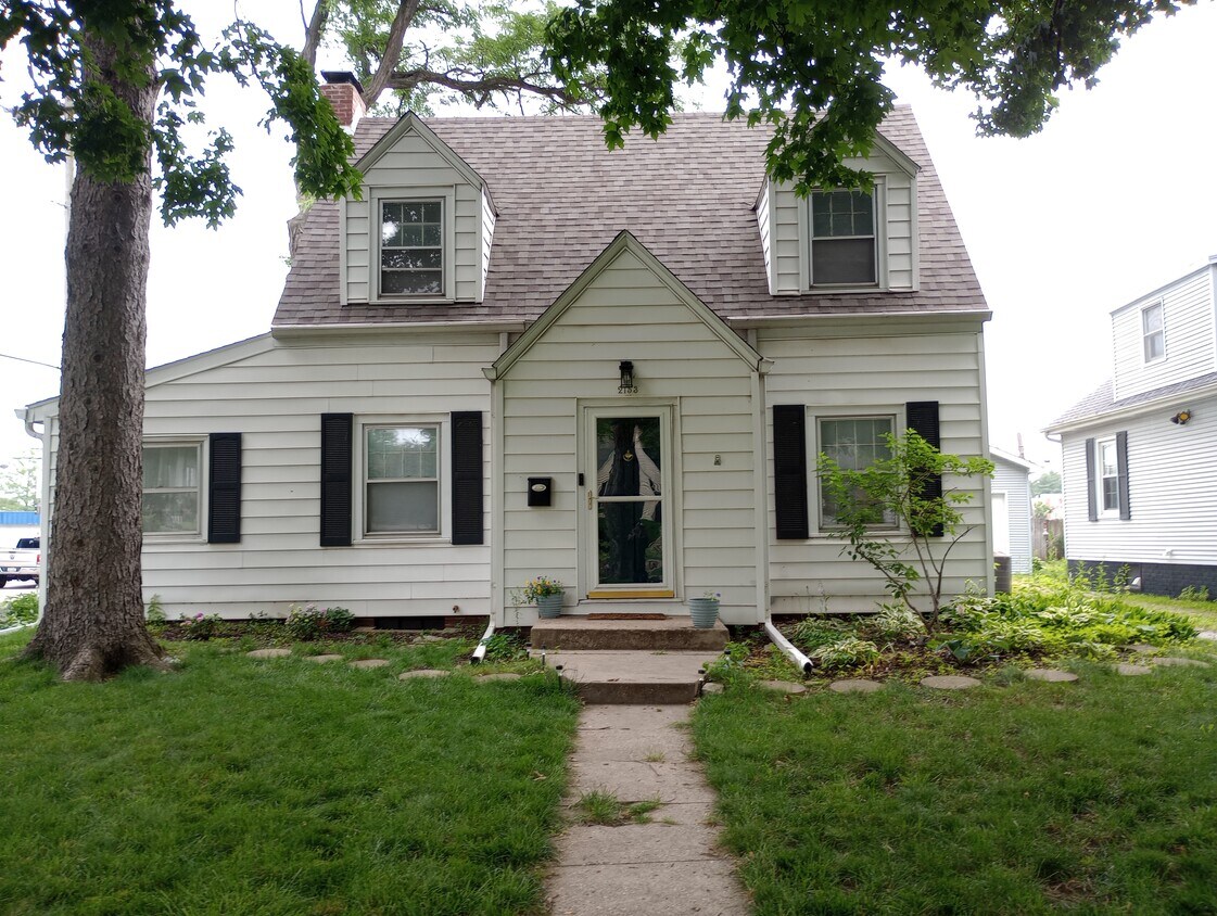 Foto principal - 2153 S State St