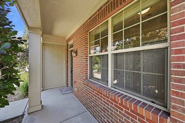 Building Photo - $2,895.95 -  3 Bed, 2.5 Bath Townhome in Denver with Attached Garage and Central AC!